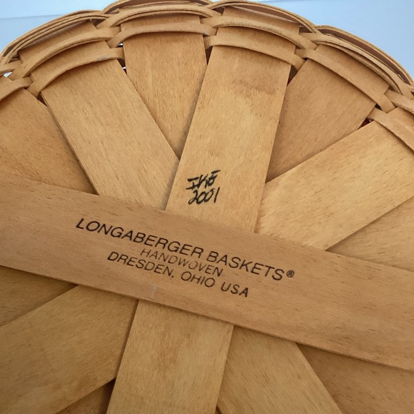 LONGABERGER BASKETS: 2001 10 inch handwoven basket with liner 4 section divider - Picture 7 of 11